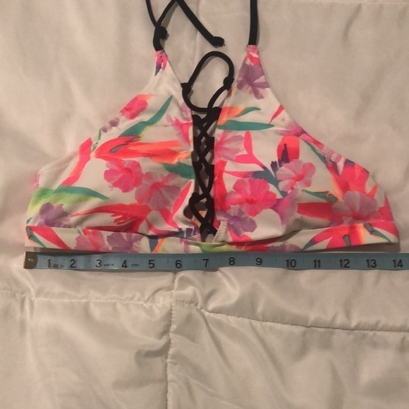 Victoria’s Secret PINK swim top with floral design - Picture 6 of 6